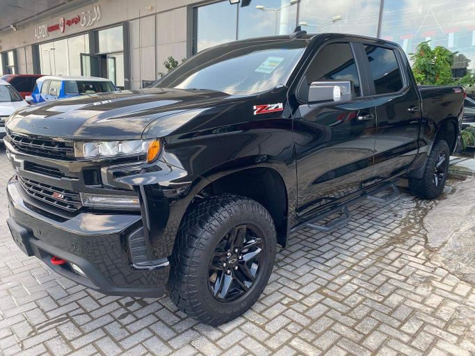 Used Chevrolet Silverado IV (T1XX), 6.2 l, 2022 in Abu Dhabi by Golden coast automobile showroom, Black color. GCC Specs | AUTO.AE