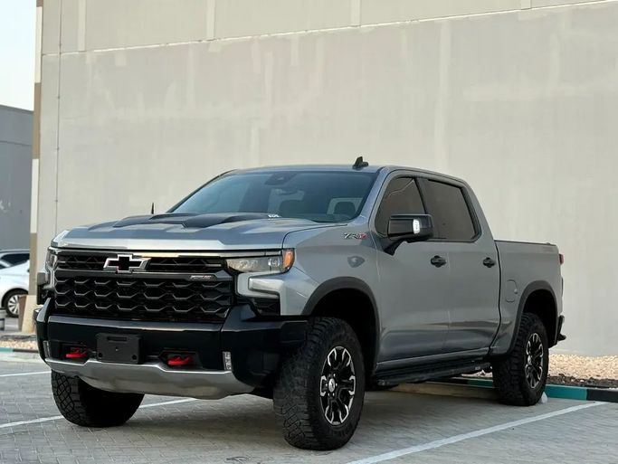 مستعملة Chevrolet Silverado عملية فيس ليفت IV (T1XX), 6.2 l, 2024 في في أبو ظبي من Deals On Wheels Motors Cars Showroom، اللون رمادي. مواصفات الخليج | AUTO.AE