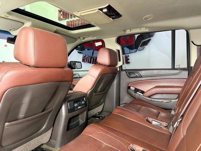 Used Chevrolet Suburban XI, 5.3 l, 2015 in Abu Dhabi by Edition One Motors, White color. GCC Specs | AUTO.AE