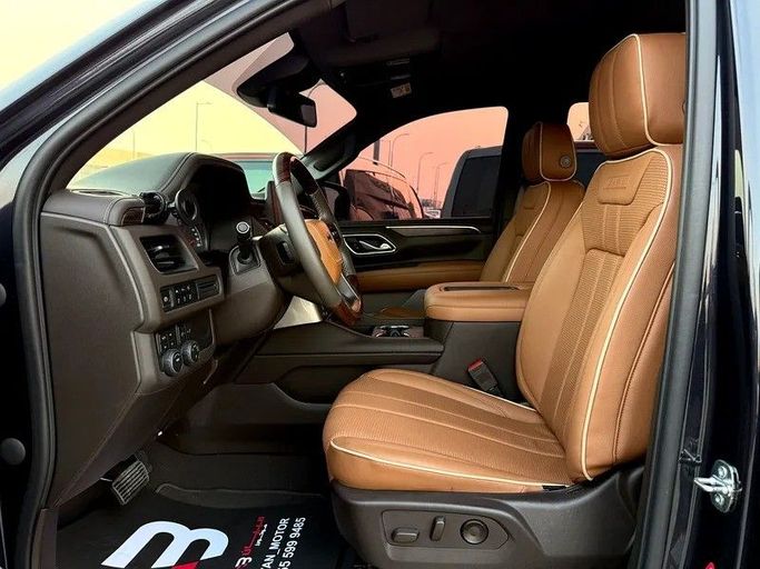 Used Chevrolet Tahoe V, 5.3 l, 2023 in Abu Dhabi by Al Bayan Motors, Grey color. GCC Specs | AUTO.AE