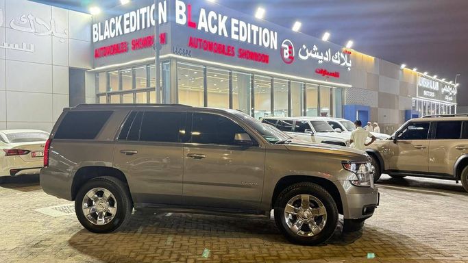 Used Chevrolet Tahoe IV, 6.2 l, 2018 in Abu Dhabi by Black Edition Motors, Beige color. GCC Specs | AUTO.AE