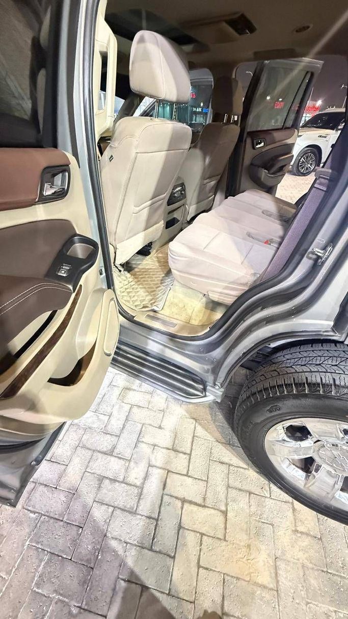 Used Chevrolet Tahoe IV, 6.2 l, 2018 in Abu Dhabi by Black Edition Motors, Beige color. GCC Specs | AUTO.AE