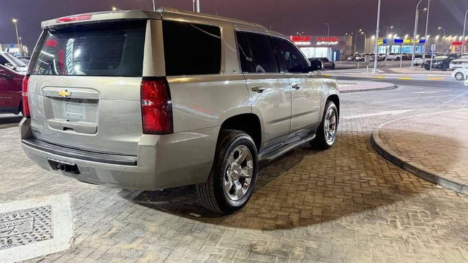 Used Chevrolet Tahoe IV, 6.2 l, 2018 in Abu Dhabi by Black Edition Motors, Beige color. GCC Specs | AUTO.AE