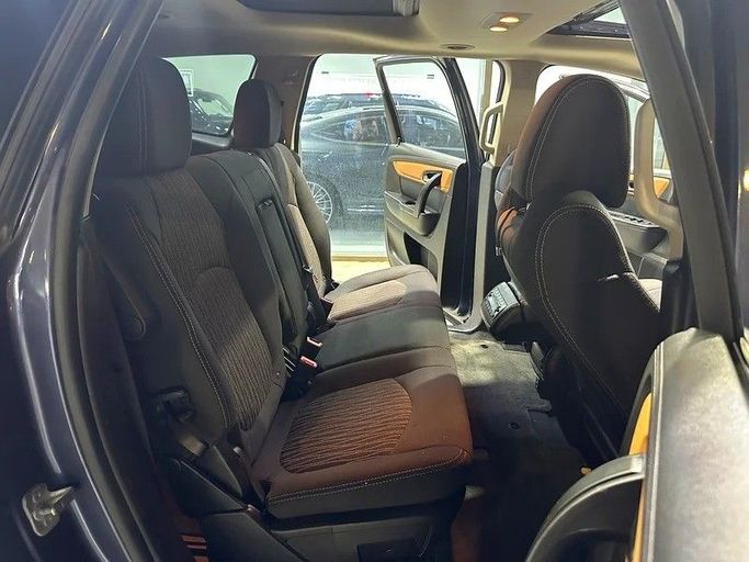 Подержанный Chevrolet Traverse Dual Exhaust I Рестайлинг, 3.6 л, 2014 в Абу-Даби от Al Ramz Motors Синий цвет. GCC | AUTO.AE