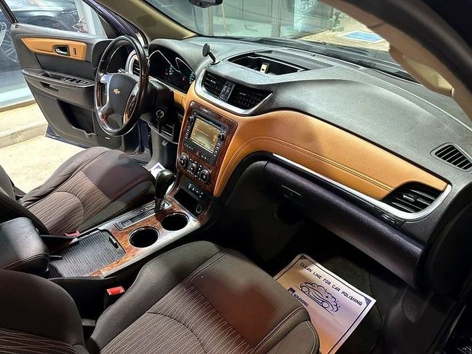 Подержанный Chevrolet Traverse Dual Exhaust I Рестайлинг, 3.6 л, 2014 в Абу-Даби от Al Ramz Motors Синий цвет. GCC | AUTO.AE