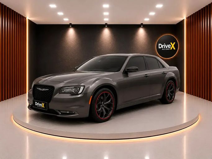 مستعملة Chrysler 300 II (LD), 3.6 l, 2023 في في الإمارات, أبوظبي من Drive X Motors، اللون رمادي. مواصفات الخليج | AUTO.AE | إعلان #274417