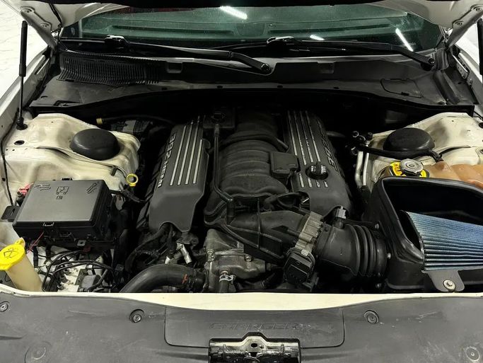 Used Dodge Charger SRT VII (LD) Facelift, 6.4 l, 2016 in Abu Dhabi by F1 Lebanon vehicle Trading, White color. GCC Specs | AUTO.AE