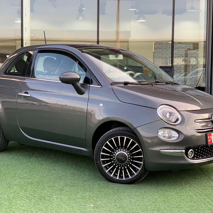 Подержанный Fiat 500 II Рестайлинг, 1.2 л, 2017 в Абу-Даби от Al Fajr Automobile showroom Серый цвет. GCC | AUTO.AE