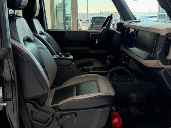 Подержанный Ford Bronco VI, 2.3 л, 2021 в Абу-Даби от Speed Car Motors Черный цвет.  | AUTO.AE