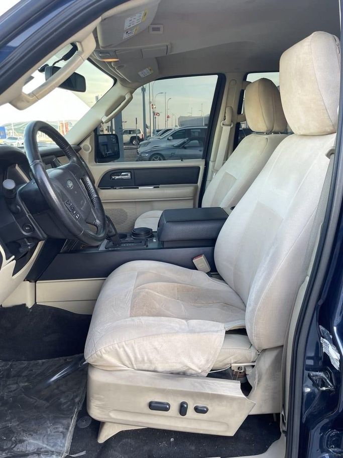 Подержанный Ford Expedition III Рестайлинг, 3.5 л, 2015 в Абу-Даби от The Shark Automobile Showroom Синий цвет. GCC | AUTO.AE