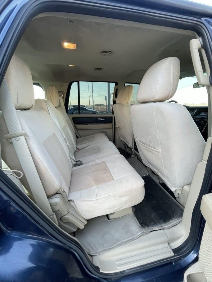 Подержанный Ford Expedition III Рестайлинг, 3.5 л, 2015 в Абу-Даби от The Shark Automobile Showroom Синий цвет. GCC | AUTO.AE