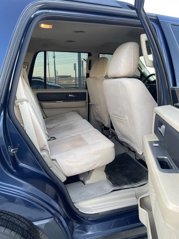 Подержанный Ford Expedition III Рестайлинг, 3.5 л, 2015 в Абу-Даби от The Shark Automobile Showroom Синий цвет. GCC | AUTO.AE