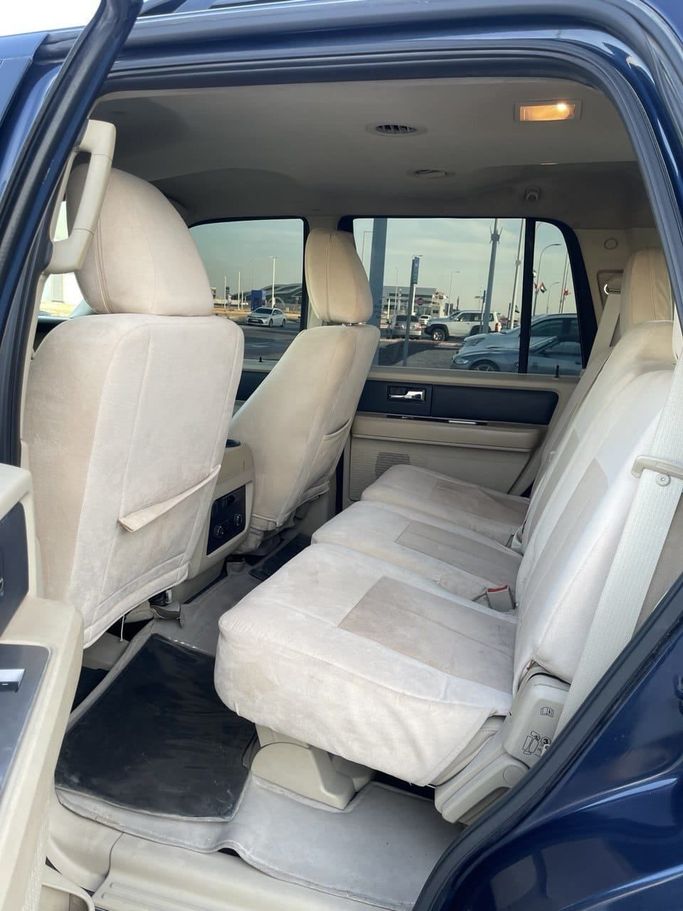 Подержанный Ford Expedition III Рестайлинг, 3.5 л, 2015 в Абу-Даби от The Shark Automobile Showroom Синий цвет. GCC | AUTO.AE