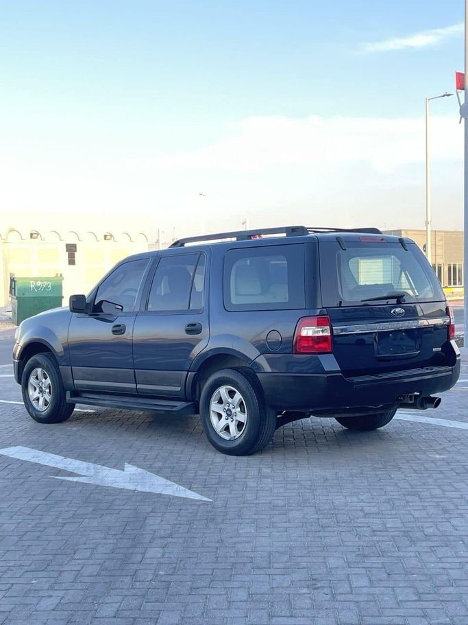 Подержанный Ford Expedition III Рестайлинг, 3.5 л, 2015 в Абу-Даби от The Shark Automobile Showroom Синий цвет. GCC | AUTO.AE