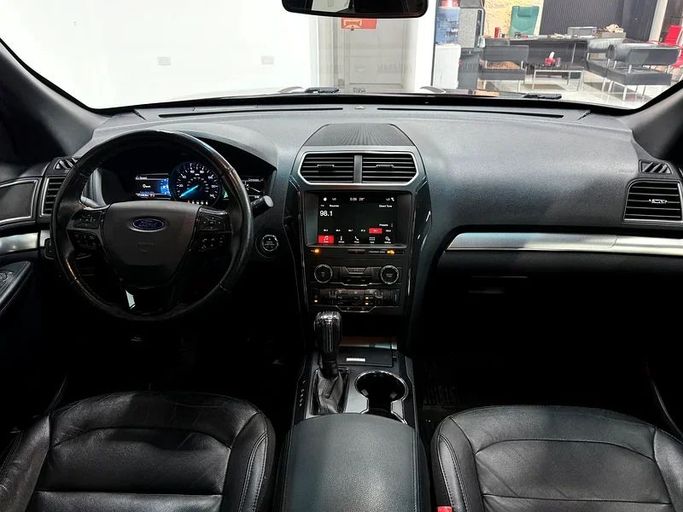 Used Ford Explorer V Facelift, 3.5 l, 2018 in Abu Dhabi by F1 Lebanon vehicle Trading, Burgundy color. American Specs | AUTO.AE