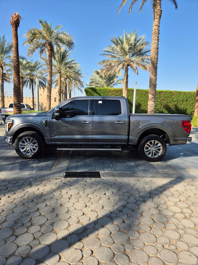 Used Ford F-150 XIV Facelift, 3.5 l, 2024 in Abu Dhabi, Grey color. GCC Specs | AUTO.AE