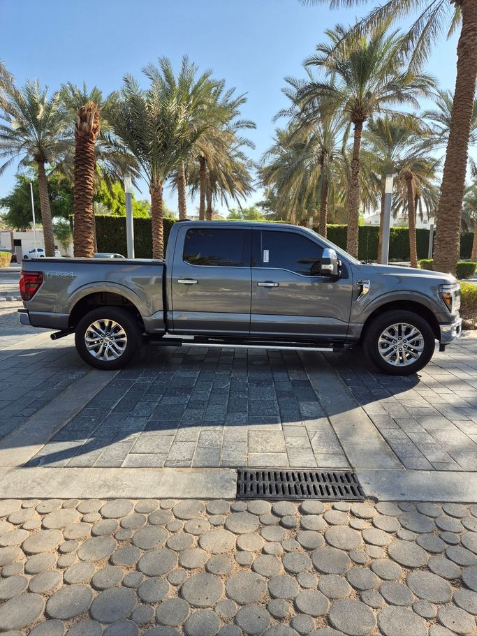 Used Ford F-150 XIV Facelift, 3.5 l, 2024 in Abu Dhabi, Grey color. GCC Specs | AUTO.AE