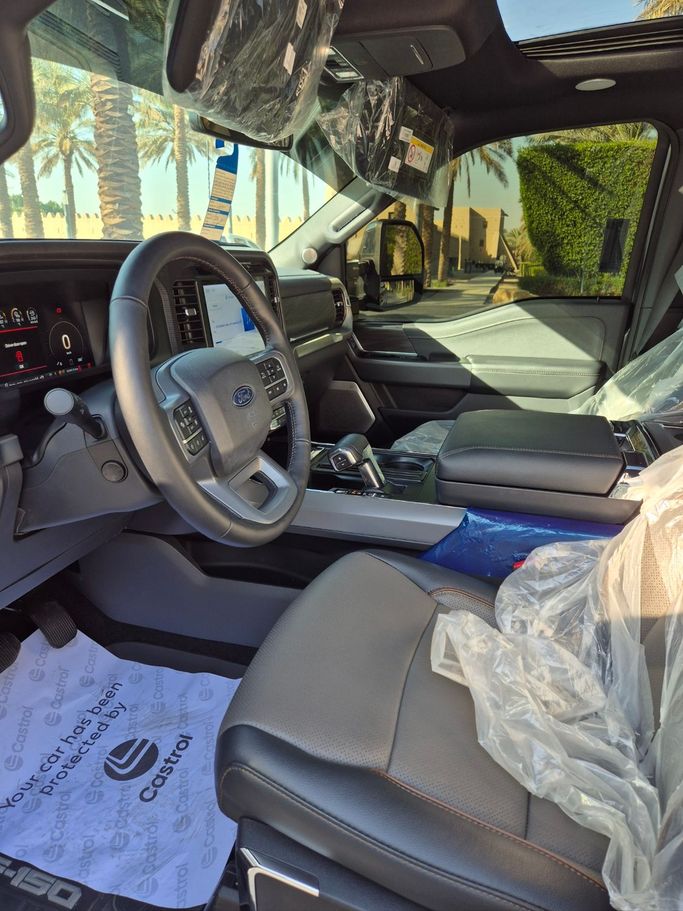 Used Ford F-150 XIV Facelift, 3.5 l, 2024 in Abu Dhabi, Grey color. GCC Specs | AUTO.AE