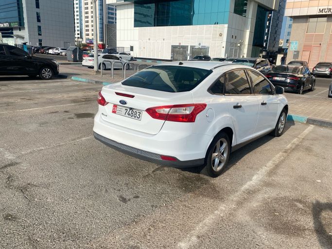 Подержанный Ford Focus III, 2.0 л, 2013 в Абу-Даби Белый цвет. Other | AUTO.AE
