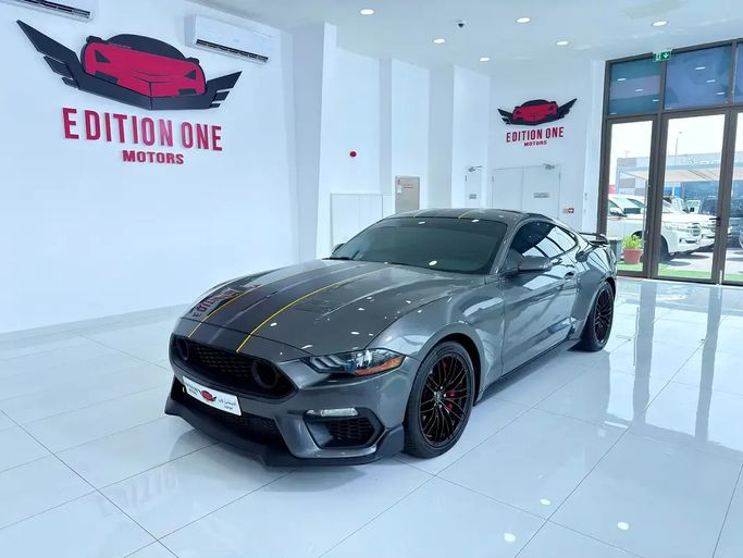 Подержанный Ford Mustang VI Рестайлинг, 5.0 л, 2019 в ОАЭ, Абу-Даби от Edition One Motors Серый цвет. Американская | AUTO.AE | Объявление #276670