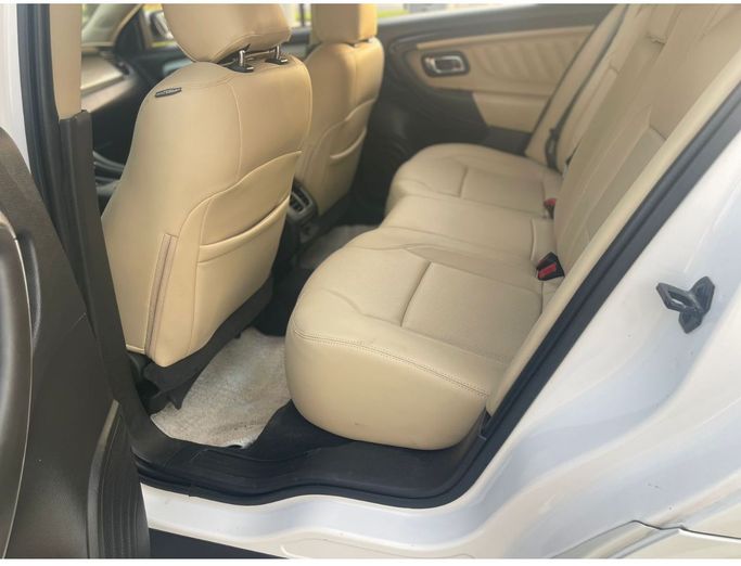 Used Ford Taurus VI Facelift, 3.5 l, 2019 in Abu Dhabi, White color. American Specs | AUTO.AE