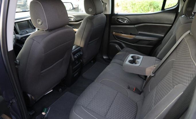 Used GMC Acadia II, 3.6 l, 2018 in Abu Dhabi by Advantage Motors, Navy Blue color. GCC Specs | AUTO.AE