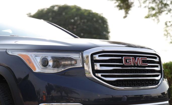 Used GMC Acadia II, 3.6 l, 2018 in Abu Dhabi by Advantage Motors, Navy Blue color. GCC Specs | AUTO.AE