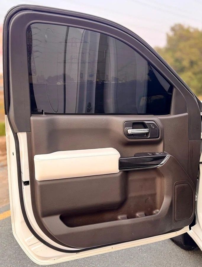 Подержанный GMC Sierra IV, 5.3 л, 2021 в Абу-Даби от Al Waleed Used Cars Белый цвет. GCC | AUTO.AE