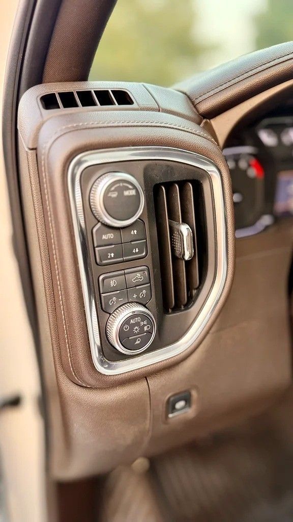 Подержанный GMC Sierra IV, 5.3 л, 2021 в Абу-Даби от Al Waleed Used Cars Белый цвет. GCC | AUTO.AE