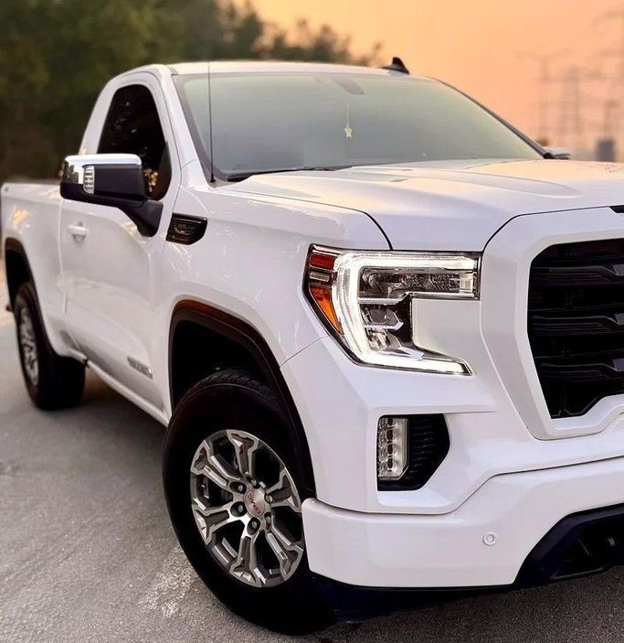 Подержанный GMC Sierra IV, 5.3 л, 2021 в Абу-Даби от Al Waleed Used Cars Белый цвет. GCC | AUTO.AE