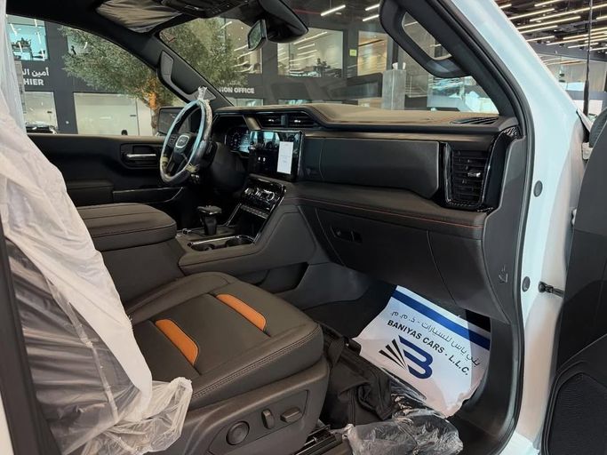 Новый GMC Sierra IV Рестайлинг, 5.3 л, 2025 в Абу-Даби от Baniyas Cars Abu Dhabi Белый цвет. Other | AUTO.AE
