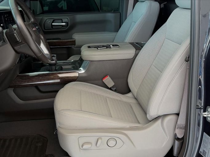 Подержанный GMC Sierra IV Рестайлинг, 5.3 л, 2022 в Абу-Даби от Speed Car Motors Черный цвет.  | AUTO.AE