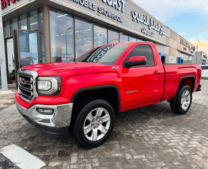 Used GMC Sierra III (K2XX), 5.3 l, 2015 in Abu Dhabi by Golden coast automobile showroom, Red color. GCC Specs | AUTO.AE