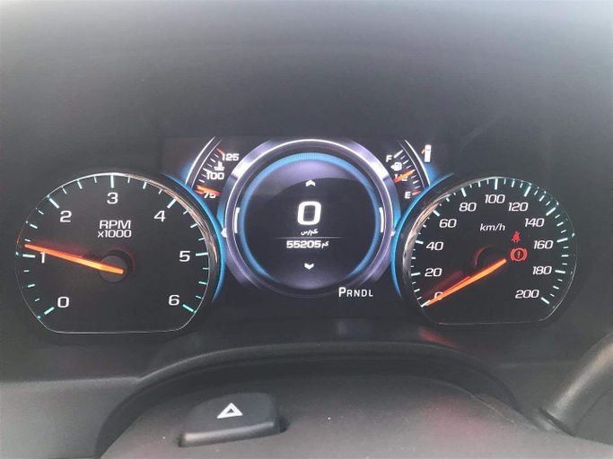 Подержанный GMC Sierra III (K2XX) Рестайлинг, 5.3 л, 2017 в Абу-Даби от Golden coast automobile showroom Белый цвет. GCC | AUTO.AE