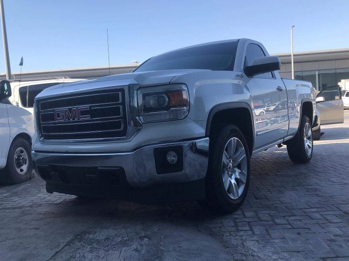 Used GMC Sierra III (K2XX), 5.3 l, 2015 in Abu Dhabi by Golden coast automobile showroom, White color. GCC Specs | AUTO.AE