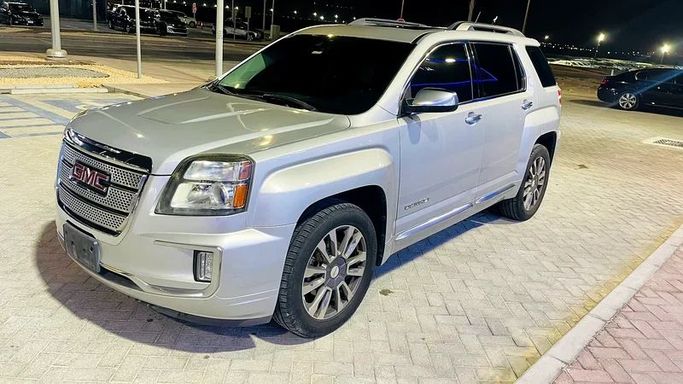 Подержанный GMC Terrain I Рестайлинг, 2.4 л, 2016 в Абу-Даби от Al Fateh Used Automobiles Showroom Серебристый цвет. GCC | AUTO.AE