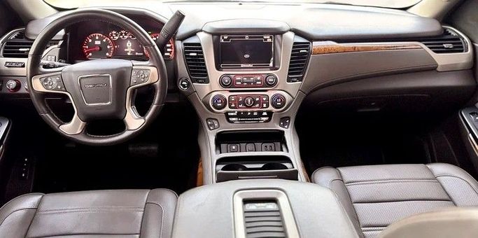 Подержанный GMC Yukon IV (GMT K2UG), 6.2 л, 2016 в Абу-Даби от Al Waleed Used Cars Белый цвет. GCC | AUTO.AE