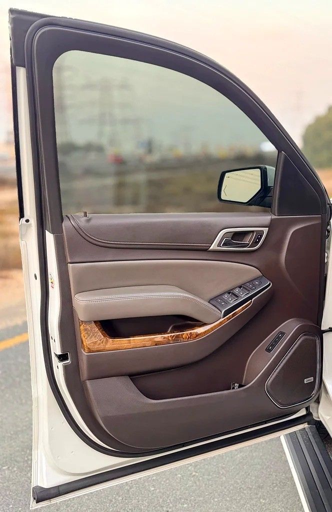 Подержанный GMC Yukon IV (GMT K2UG), 6.2 л, 2016 в Абу-Даби от Al Waleed Used Cars Белый цвет. GCC | AUTO.AE