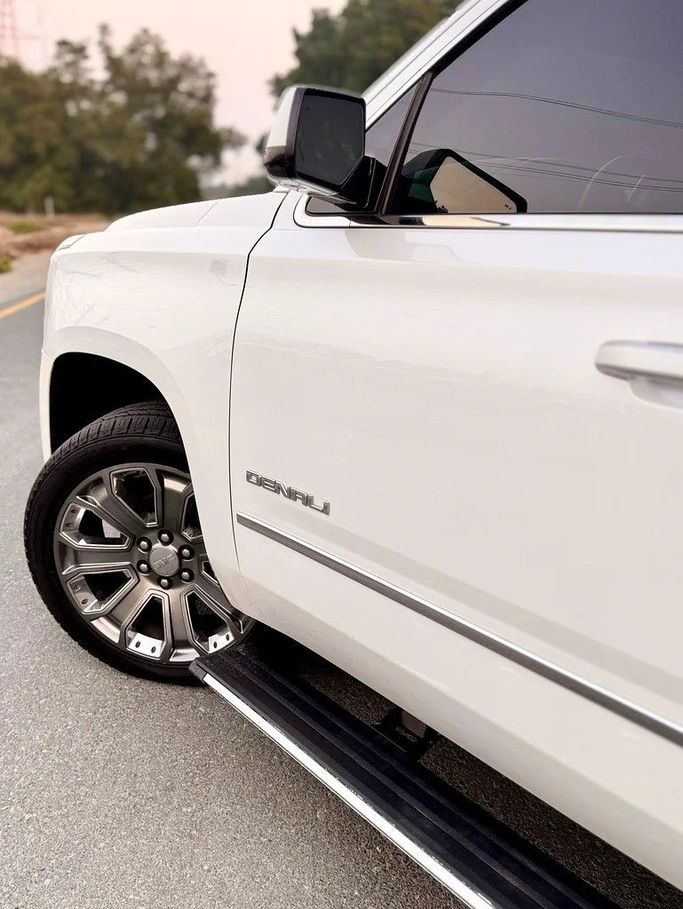 Подержанный GMC Yukon IV (GMT K2UG), 6.2 л, 2016 в Абу-Даби от Al Waleed Used Cars Белый цвет. GCC | AUTO.AE