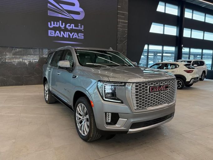 Новый GMC Yukon V, 6.2 л, 2024 в Абу-Даби от Baniyas Cars Abu Dhabi Серебристый цвет. GCC | AUTO.AE