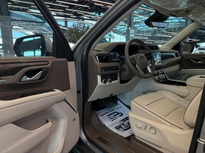 Новый GMC Yukon V, 6.2 л, 2024 в Абу-Даби от Baniyas Cars Abu Dhabi Серебристый цвет. GCC | AUTO.AE