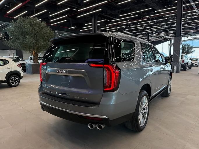 Новый GMC Yukon V, 6.2 л, 2024 в Абу-Даби от Baniyas Cars Abu Dhabi Серебристый цвет. GCC | AUTO.AE