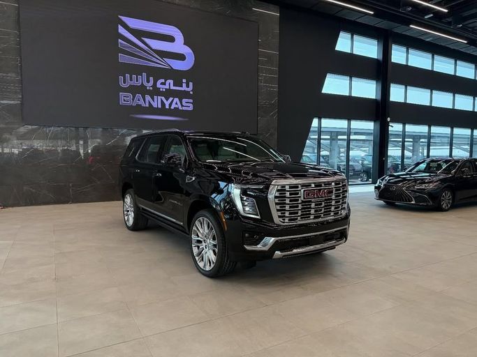Новый GMC Yukon V Рестайлинг, 6.2 л, 2025 в Абу-Даби от Baniyas Cars Abu Dhabi Черный цвет. GCC | AUTO.AE
