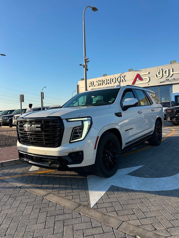 Подержанный GMC Yukon V (T1XX) Рестайлинг, 6.2 л, 2025 в Абу-Даби от Al Shorook Used Car Exhibition Белый цвет. GCC | AUTO.AE | Объявление #263504