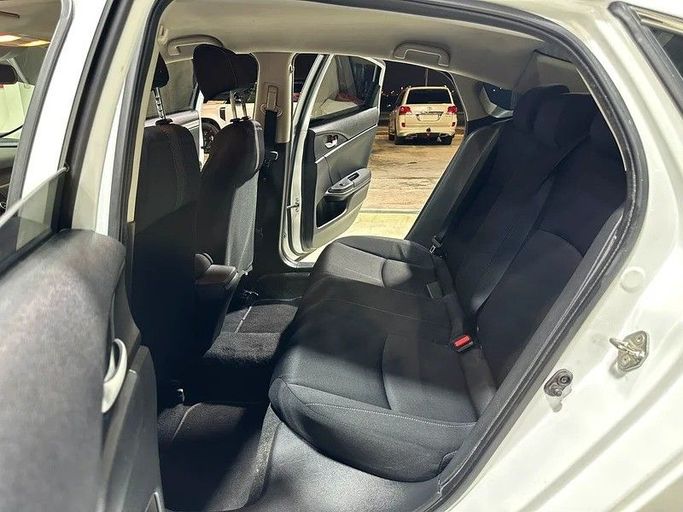 Used Honda Civic X, 1.5 l, 2019 in Abu Dhabi by Al Ramz Motors, White color. American Specs | AUTO.AE