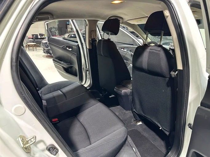 Used Honda Civic X, 1.5 l, 2019 in Abu Dhabi by Al Ramz Motors, White color. American Specs | AUTO.AE