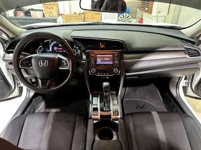Used Honda Civic X, 1.5 l, 2019 in Abu Dhabi by Al Ramz Motors, White color. American Specs | AUTO.AE