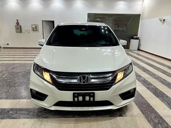 Used Honda Odyssey V Facelift, 2.4 l, 2019 in Abu Dhabi by Al Ramz Motors, White color. GCC Specs | AUTO.AE