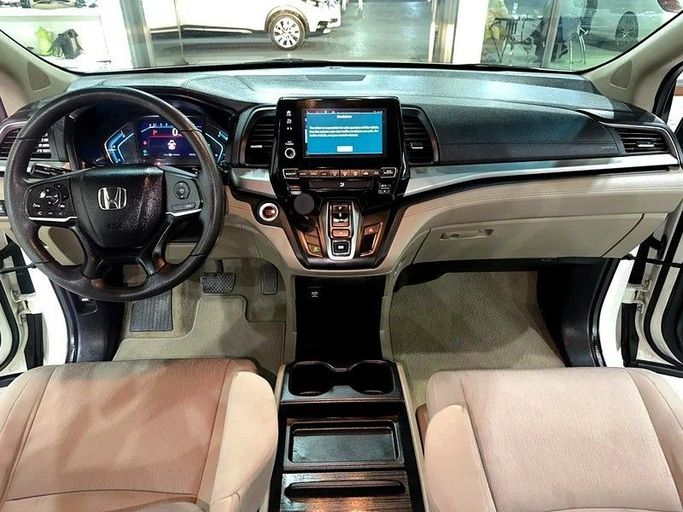Used Honda Odyssey V Facelift, 2.4 l, 2019 in Abu Dhabi by Al Ramz Motors, White color. GCC Specs | AUTO.AE