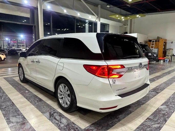 Used Honda Odyssey V Facelift, 2.4 l, 2019 in Abu Dhabi by Al Ramz Motors, White color. GCC Specs | AUTO.AE